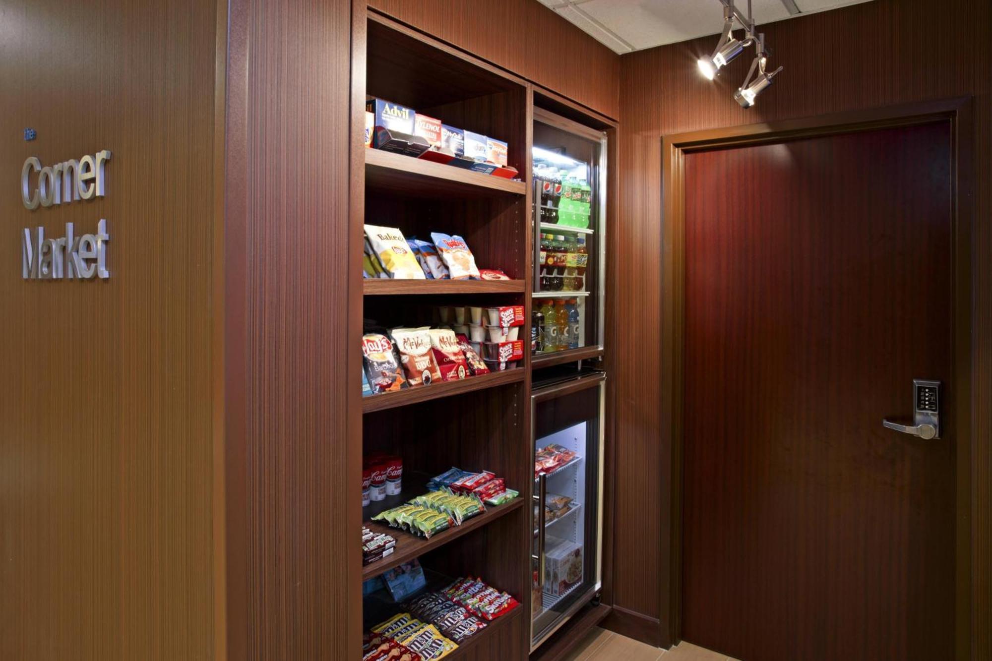 Fairfield And By Marriott Tampa Brandon Hotel 3*